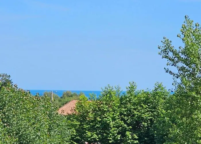 Pause Luzienne A Deux Pas De La *